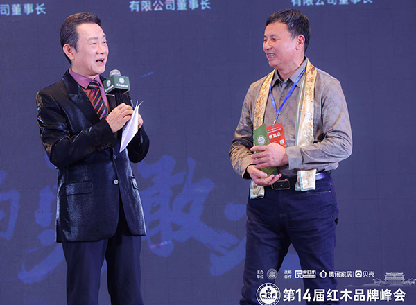 逐光前行，滿載榮耀 | 喜迎紅紅木接受央視主持人采訪